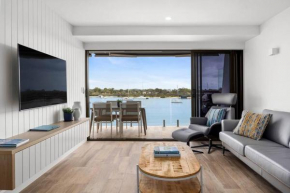 Modern Waterfront Tranquility & Comfort